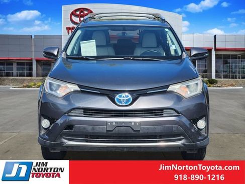 Used 2016 Toyota RAV4 XLE AWD/4WD image 2