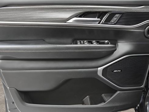 Used 2024 Jeep Wagoneer L Series II image 13