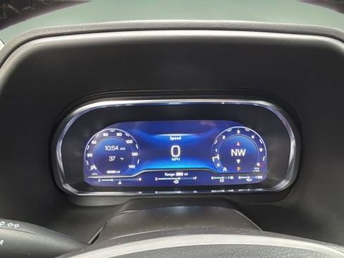 Used 2024 Chevrolet Suburban LT image 15