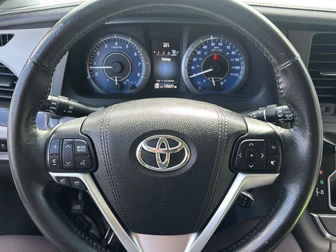 Used 2015 Toyota Sienna XLE AWD/4WD image 29