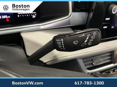 Used 2025 Volkswagen Taos SE w/ Panoramic Sunroof Package image 18