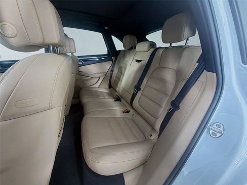 Certified 2025 Porsche Macan image 21