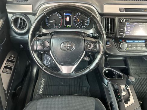 Used 2018 Toyota RAV4 XLE AWD/4WD image 14