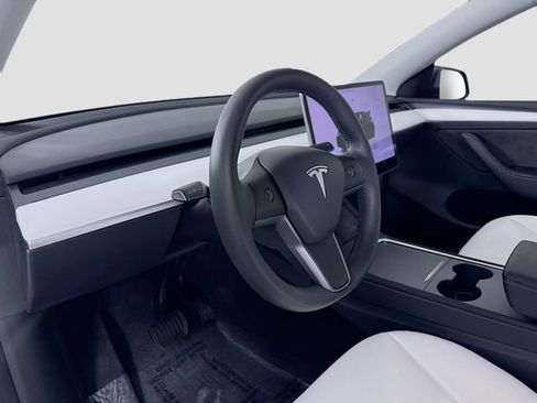 Used 2024 Tesla Model Y Long Range image 9