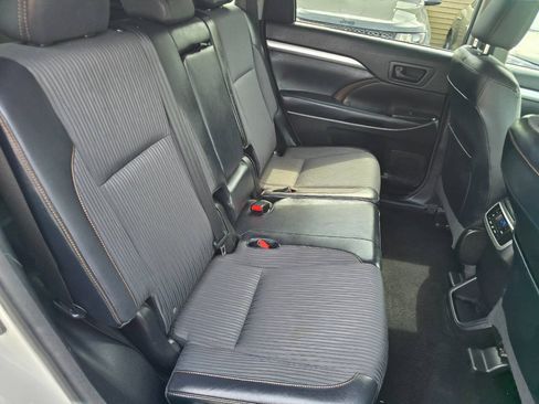 Used 2014 Toyota Highlander Plus FWD image 27