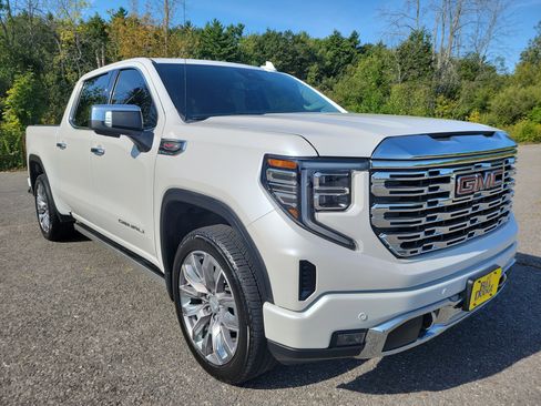 Used 2023 GMC Sierra 1500 Denali w/ Denali Reserve Package image 3