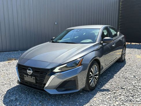 Used 2025 Nissan Altima 2.5 SV FWD image 1