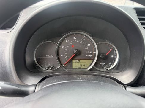 Used 2012 Toyota Yaris L FWD image 9
