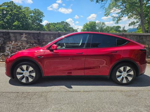 Used 2024 Tesla Model Y Long Range AWD/4WD image 8