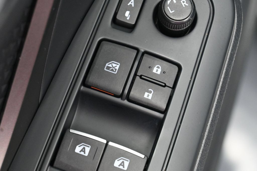 Certified 2018 Toyota C-HR XLE FWD image 13