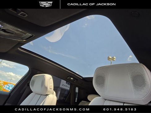 Certified 2024 Cadillac Lyriq Luxury AWD/4WD image 11