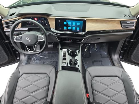 Certified 2024 Volkswagen Atlas SE FWD image 9