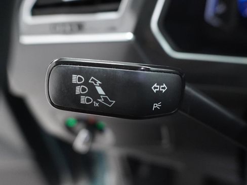 Used 2020 Volkswagen Tiguan SEL FWD image 23