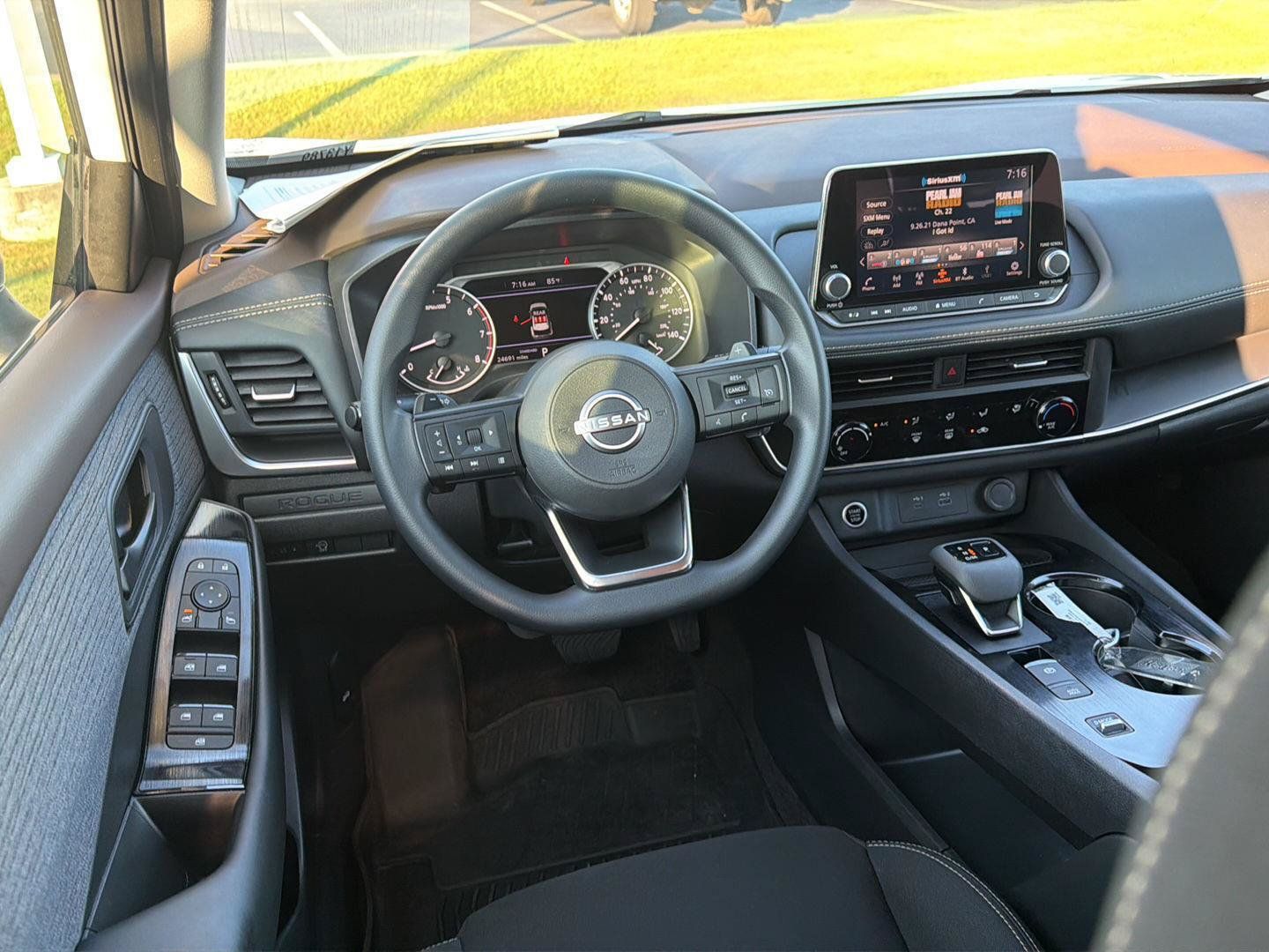 Used 2023 Nissan Rogue S FWD image 18