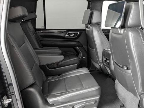 Used 2021 Chevrolet Suburban Z71 w/ Z71 Signature Package AWD/4WD image 23