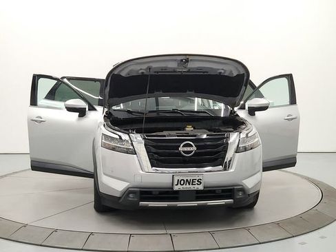 Used 2022 Nissan Pathfinder SL AWD/4WD image 10