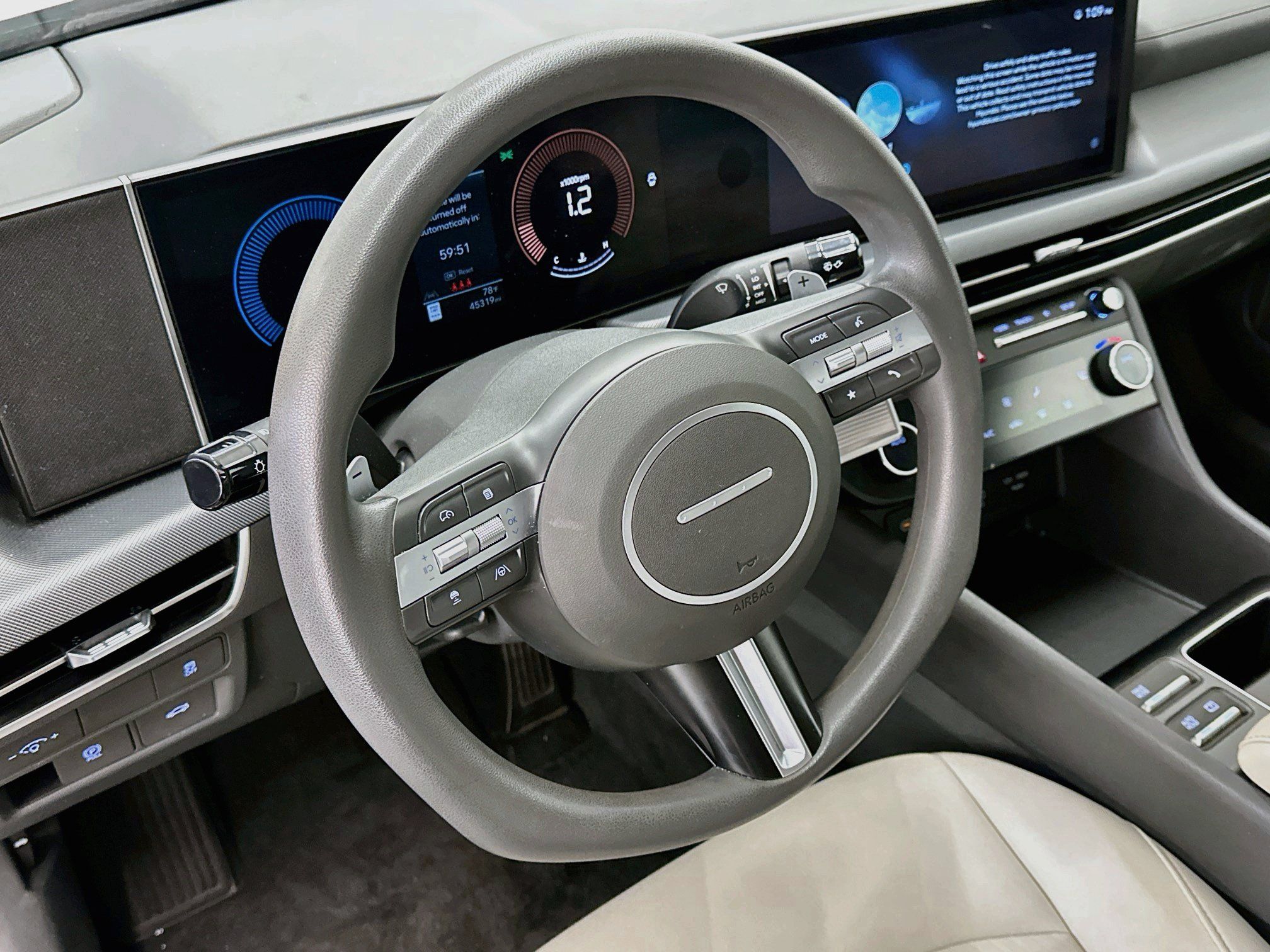 Used 2025 Hyundai Sonata SEL FWD image 18
