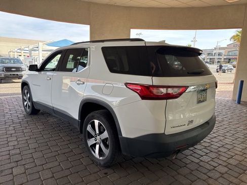 Used 2020 Chevrolet Traverse LT w/ LT Premium Package image 3