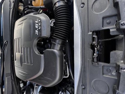 Used 2016 Chrysler 300 C image 16