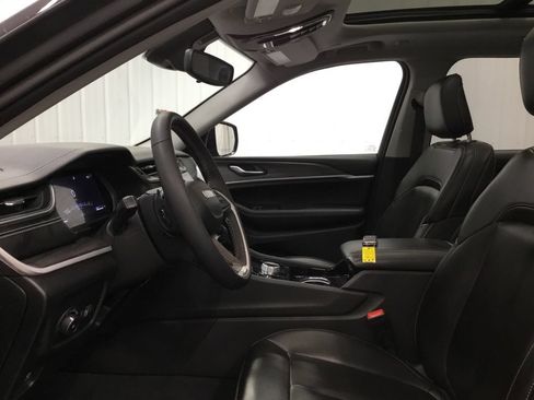 Used 2023 Jeep Grand Cherokee Limited AWD/4WD image 5