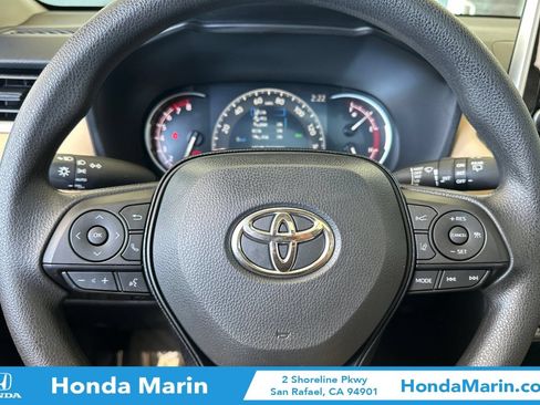 Used 2025 Toyota RAV4 XLE FWD image 27