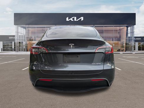 Used 2024 Tesla Model Y Long Range AWD/4WD image 5