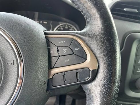 Used 2016 Jeep Renegade 75th Anniversary FWD image 25