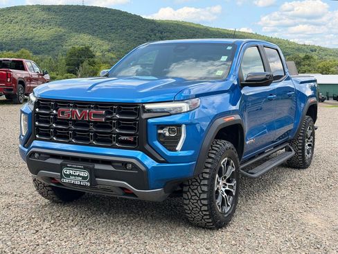 Used 2023 GMC Canyon AT4 w/ AT4 Premium Package AWD/4WD image 3