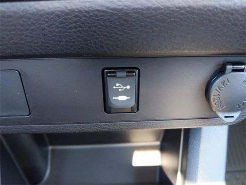 Used 2019 Toyota Tacoma SR image 20