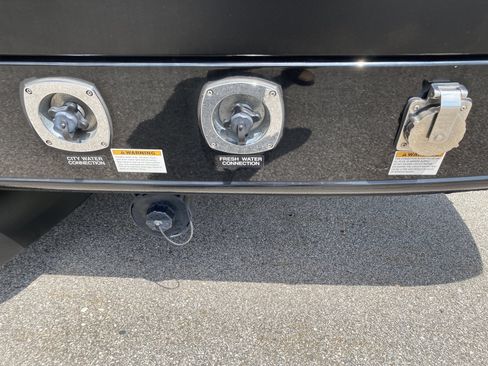 Used 2015 Mercedes-Benz Sprinter 3500 image 23