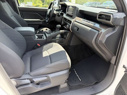 Certified 2024 Toyota Tacoma SR5 AWD/4WD image 23
