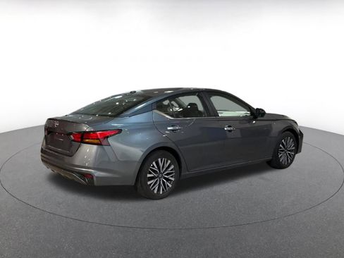 Used 2025 Nissan Altima 2.5 SV image 15