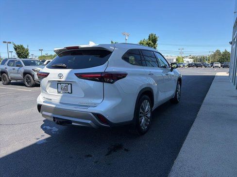 Certified 2024 Toyota Highlander Platinum AWD/4WD image 5