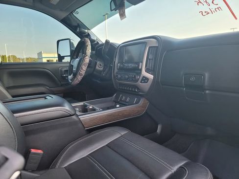 Used 2017 GMC Sierra 2500 Denali w/ Duramax Plus Package AWD/4WD image 5