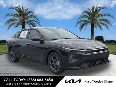 New 2025 Kia K4 LXS image 1