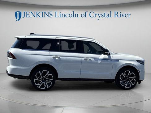 New 2026 Lincoln Navigator Reserve AWD/4WD image 3