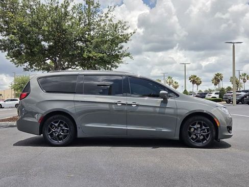 Used 2020 Chrysler Pacifica Touring-L Plus w/ Advanced Safetytec Group FWD image 7