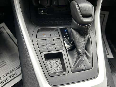 Used 2025 Toyota RAV4 XLE image 20