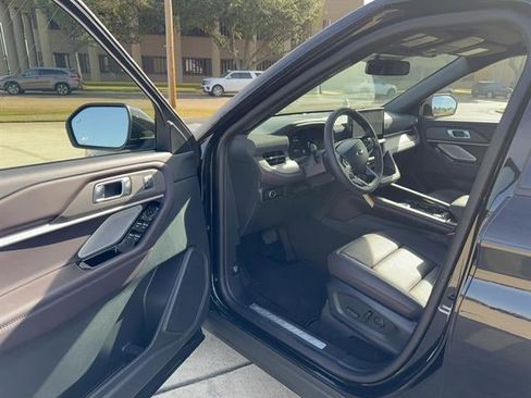 New 2026 Ford Explorer Platinum image 7