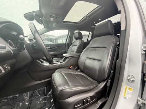 Used 2017 GMC Acadia SLT image 16