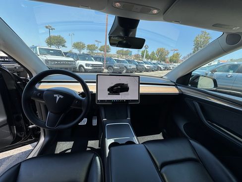 Used 2022 Tesla Model Y Performance AWD/4WD image 16