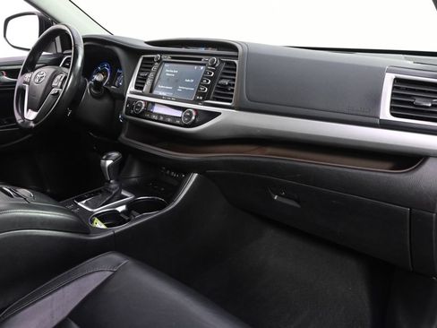 Used 2017 Toyota Highlander XLE AWD/4WD image 15