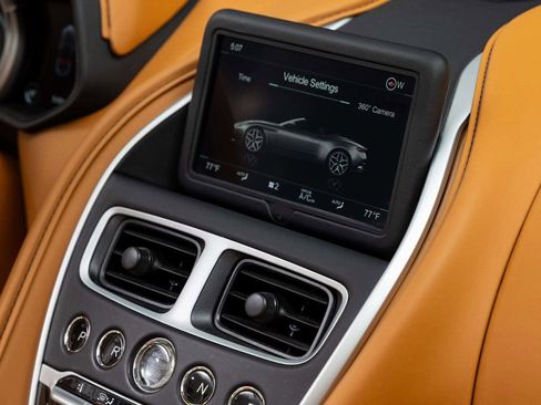 Used 2023 Aston Martin DB11 Volante image 33