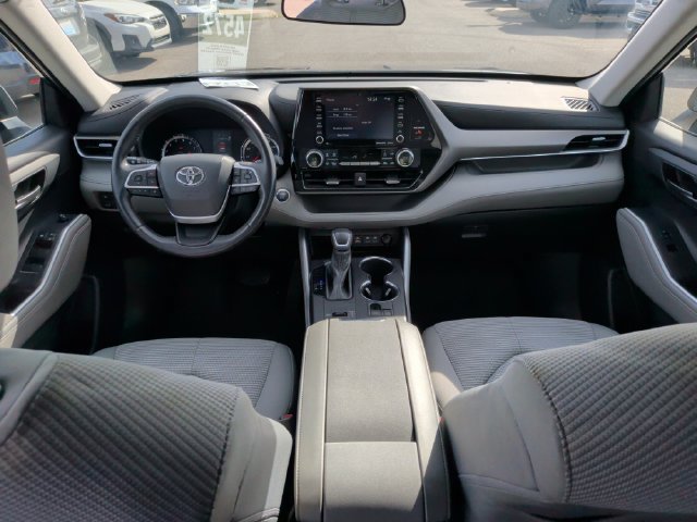 Used 2022 Toyota Highlander LE FWD image 29