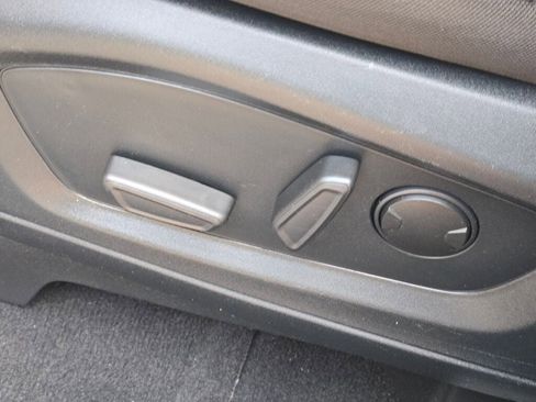 Used 2021 Ford Explorer XLT image 29