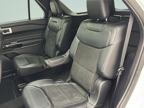 Used 2022 Ford Explorer ST AWD/4WD image 12