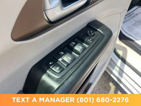 Used 2018 Chrysler Pacifica Touring-L w/ Advanced Safetytec Group FWD image 11