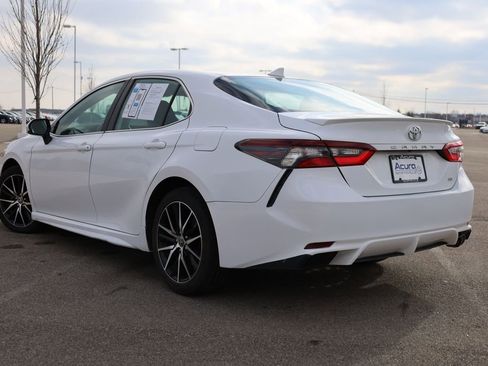Used 2022 Toyota Camry SE image 4