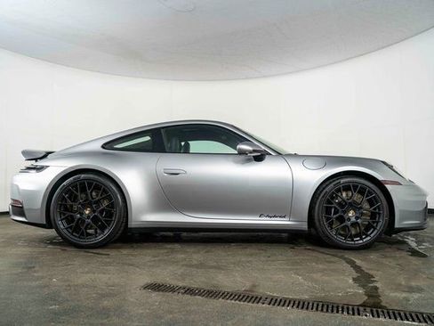 Used 2025 Porsche 911 Carrera GTS image 9