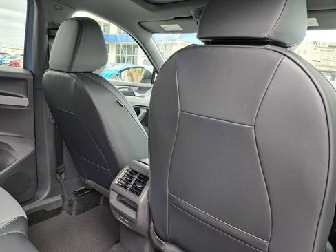 New 2026 Volkswagen Tiguan SE R-Line FWD image 17